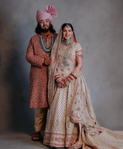 radhika and Anant Ambani royal wedding look with real diamonds jewelry