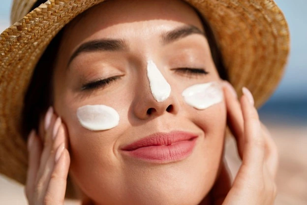 SUNSCREEN AT NIGHT