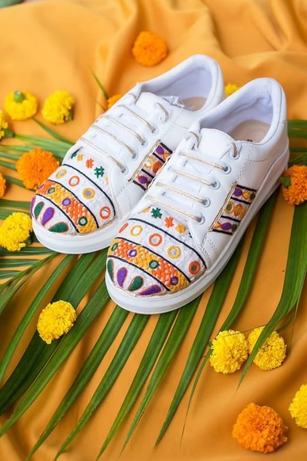 embroidered sneakers, trending navrarti outfits, pepandpanache