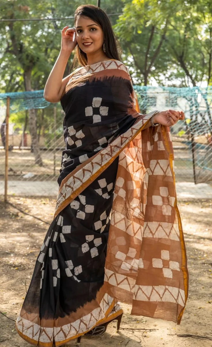 Geometric Saree...Pure Mulmul Cotton Saree: Elegant and Comfort in Every Drape