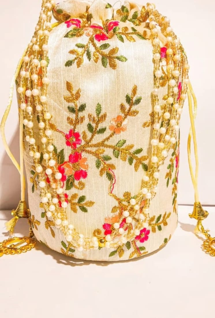 potli bags, trending navratri outfits, pepandpanache