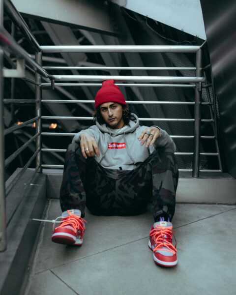 Oversized Sweatshirt Outfit Ideas for Teens & Young Adults in 2026